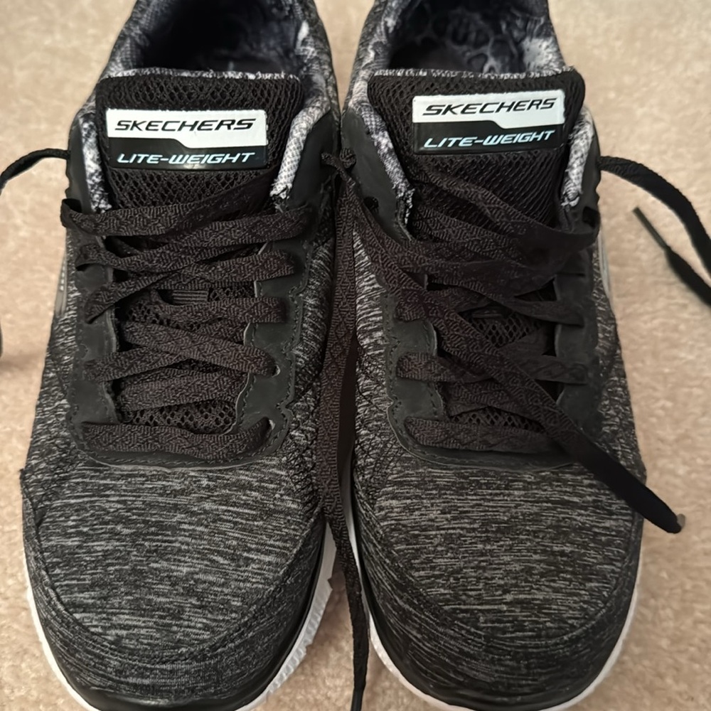 Lite-Weight Sketchers - hardly worn! - Picture 7 of 7